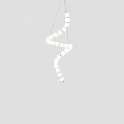 acrylic-pearl-necklace-chandelier-13_57e0235d-67c9-43bc-8a6b-5c034ca87299.jpg