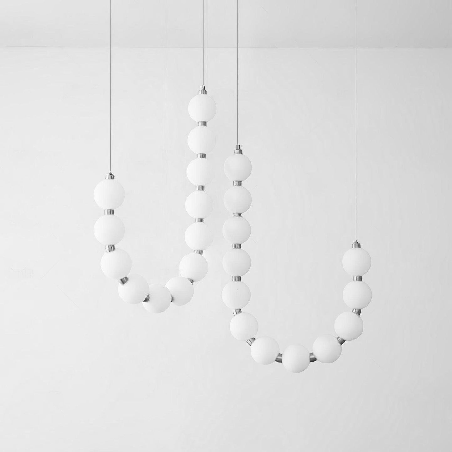 acrylic-pearl-necklace-chandelier-4_86a0c25a-7660-45d3-9b0c-b20d04f2ad97.jpg