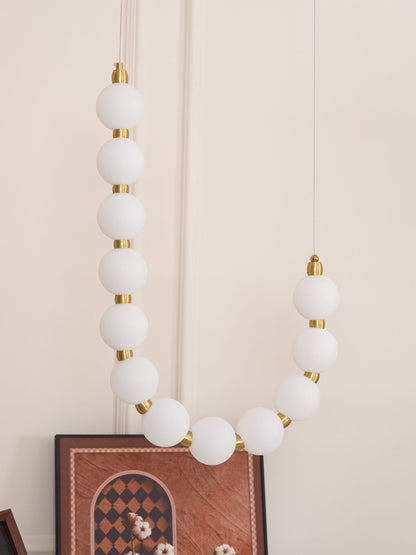acrylic-pearl-necklace-chandelier-82_754954f4-bb0f-4056-8614-11b69bdc5859.jpg