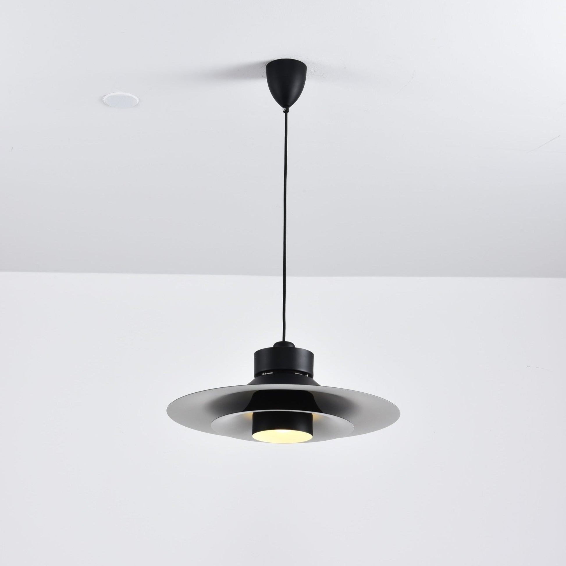 nero-eclipse-modern-pendant-lamp-8_3cecb606-cc8c-4424-a547-fb313a02fd78.jpg