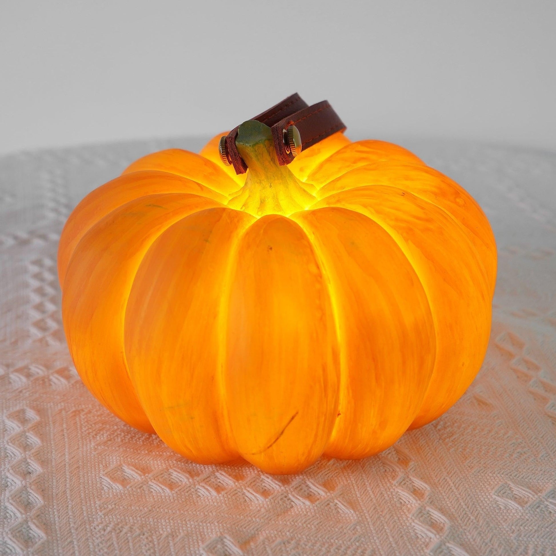 portable-pumpkin-glow-table-lamp-45_d270105e-9fbe-4a95-a578-f098ab92e496.jpg